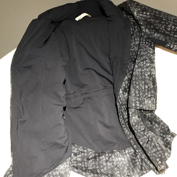 Lululemon Jacket - Picture 9 of 9